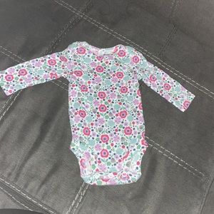Newborn, longed sleeved onesies. ZERO stains. Like new!